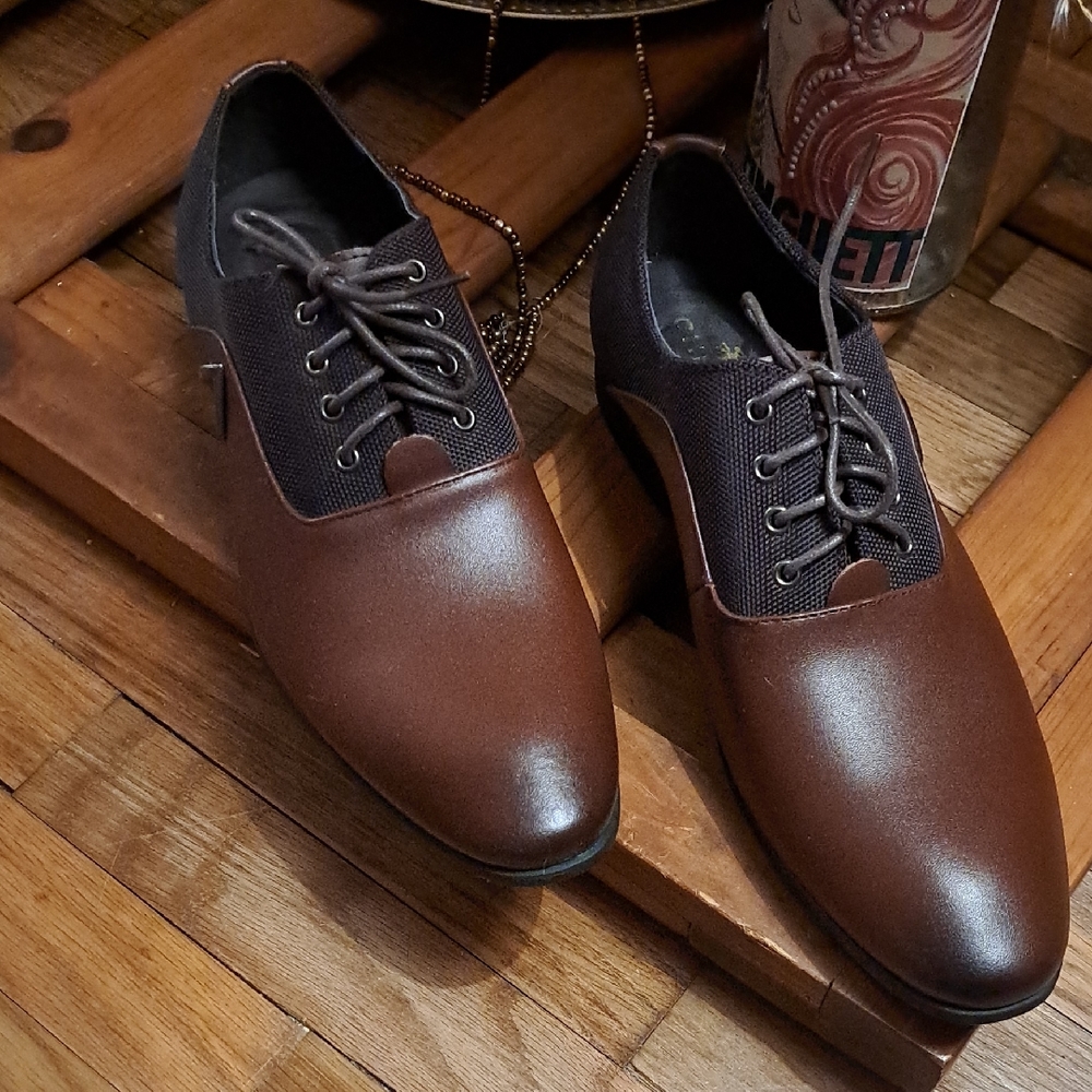 Chengfa Brown Leather Men's Shoes. New. Size 9.5. Lace Up.